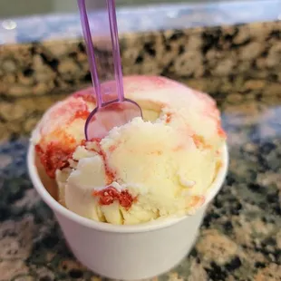 New york strawberry cheescake gelato (small)