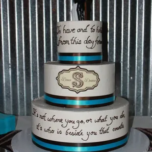 The writing was childish and unprofessional.