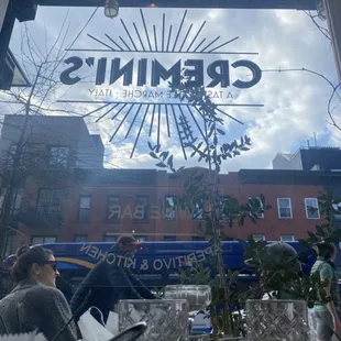 the outside of the restaurant