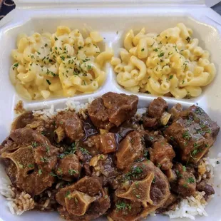Oxtails with Mac n Cheese