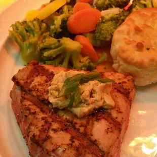 Seared Tuna Steak with lemon butter