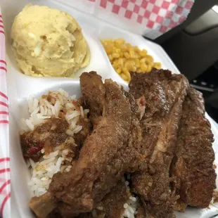 Smothered ribs with potato salad and corn