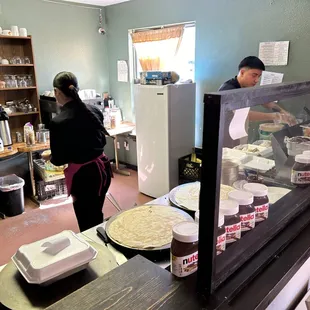 The crêpier creating another masterpiece.