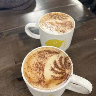 Marshmallow chocolate lattes
