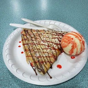 Strawberry crepe à la mode