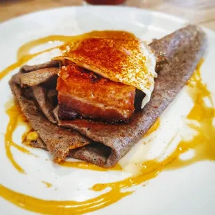 &apos;Grand Prix Coffee&apos; Buckwheat Crêpe: pork belly, expresso maple, chili aioli, egg. Sooo &apos;belly&apos; good n filling!