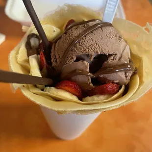 strawberries and chocolate ice cream