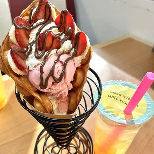 Bubble waffle &amp; Hawaiian Bubble Tea