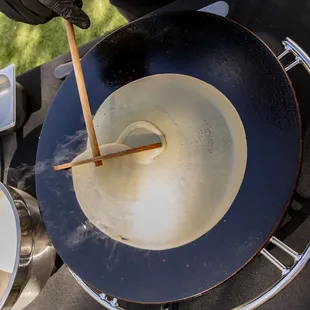 Entertainment for your guests with each crepe