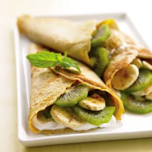 Banana-Kiwi Crepe: Includes fresh bananas &amp; kiwi, 2 ice cream scoops, nutella, powdered sugar, chocolate syrup, &amp; whipped cream.