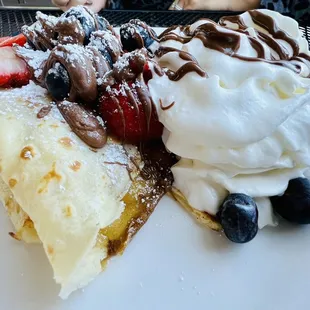 Dessert crepe with fruit and Nutella