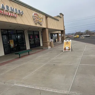 the outside of a restaurant