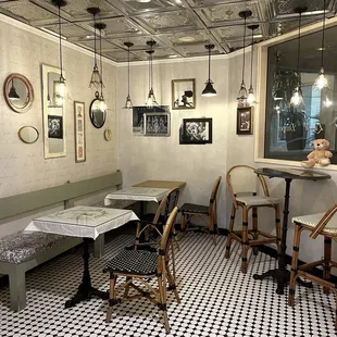 sushi and sashimi, interior