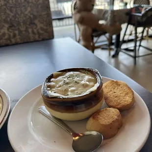 French onion soup looks good.  But isn&apos;t good.