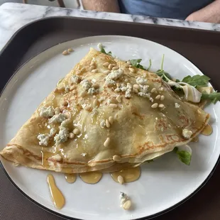 Gorgonzola and pear crepe