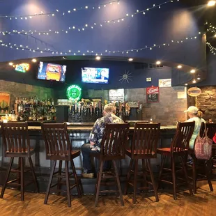 Great local beers and great sandwiches. Its warm and inviting.