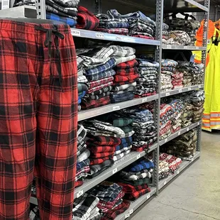 Fall = Flannels!
Dozens of flannel pj&apos;s for men and women. Tons of flannel shirts!