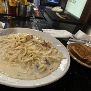 Fettuccine Alfredo Pasta