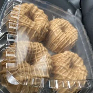 Bundled up and ready to go: Caramel Cakes!