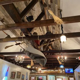 Interesting "fans" and cute decor