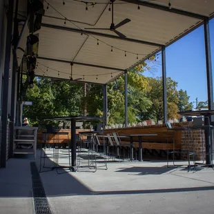 Patio Dining, Pet Friendly