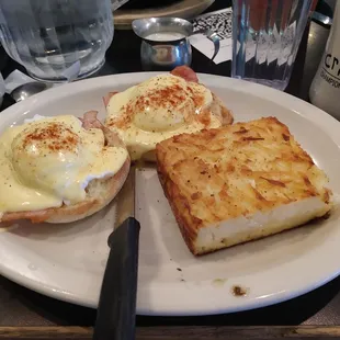 Smoked ham bennie with cheesey hash browns.