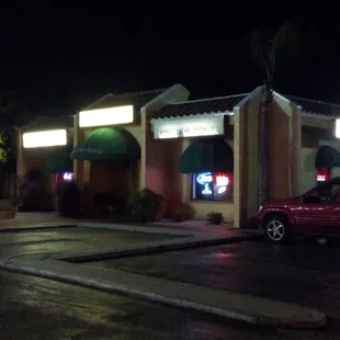 the outside of a restaurant at night