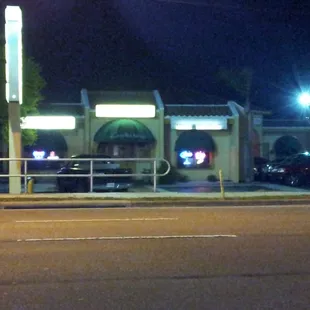 the outside of a restaurant at night