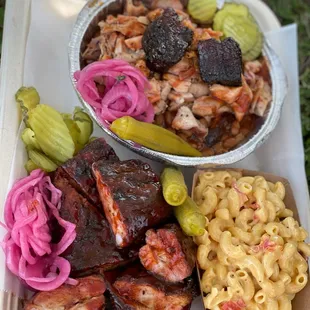 Cornbread bowl, mac n cheese, rib tips, pickled veggies