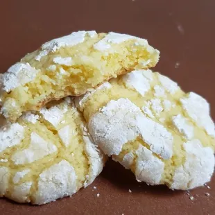 a close up of a cookie