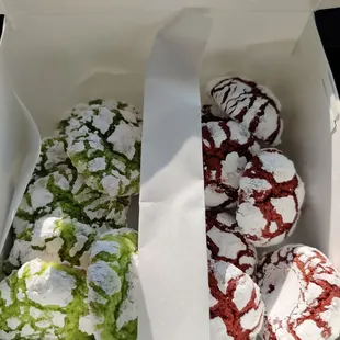 Pandan and red velvet crinkles