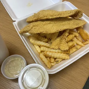 Fried fish &amp; shrimp combo with tartar sauce