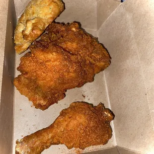 Fried dark meat, chicken with spicy seasoning.