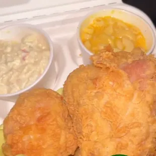 Fried chicken, mac n cheese and potato salad