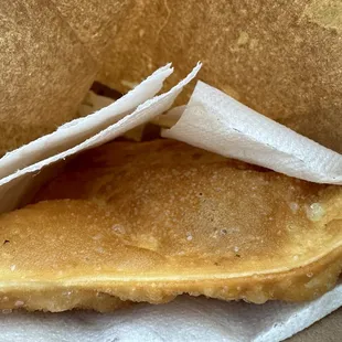 Sorry no full view I don't wanna drop my beef pastel coz it's hot lol