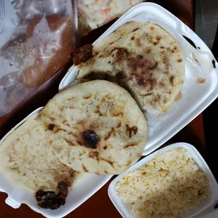 Tiempo por pupusas.