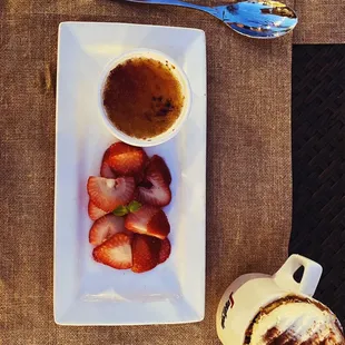 Crème brûlée and tirimisu