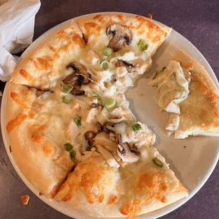 6. Garlic Chicken Pizza