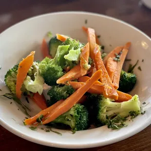 a bowl of broccoli and carrots