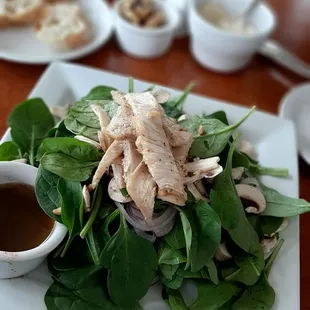 Spinach salad with chicken