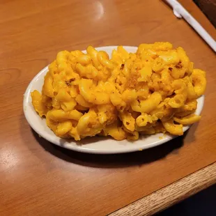 a plate of macaroni and cheese