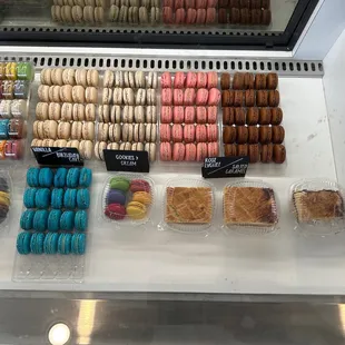 Macrons