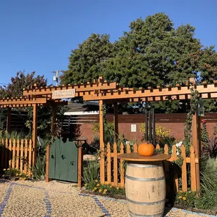 11/19/22 the cutest backyard setting to enjoy your food &amp; beverage