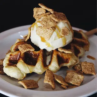 Cinnamon Toast Crunch Croffle