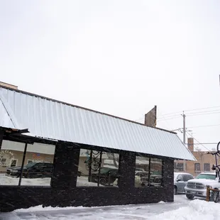 the outside of the restaurant