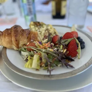 Vegetable quiche and croissant