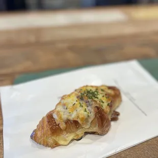 Ham and cheese croissant - @rayz