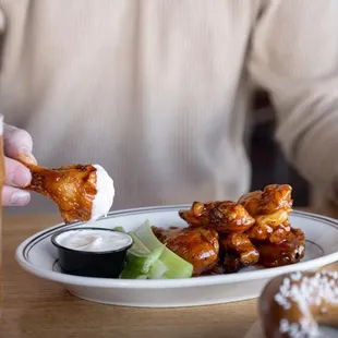 fried chicken wings, food, chicken wings and fried chicken, bbq chicken, bbq wings, fried chicken, chicken wings, chicken, poultry