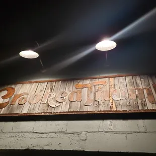 the sign for the restaurant