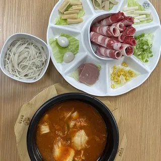 Kimchi Sliced Beef Rice Noodle